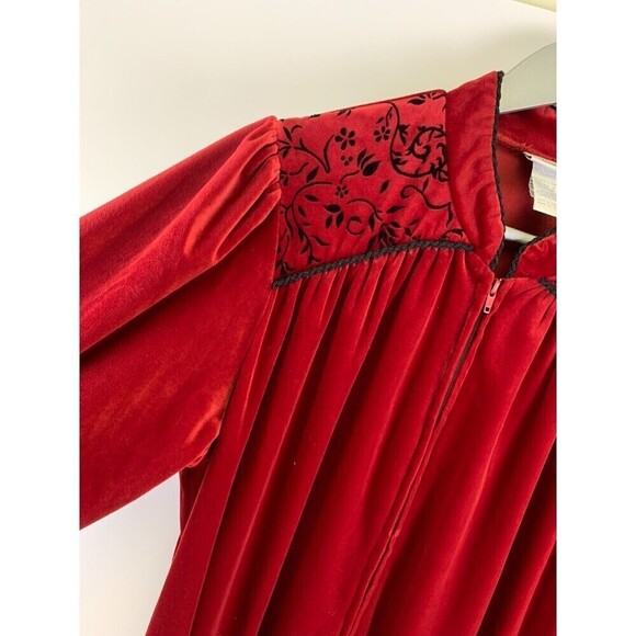 Delicates Red Velour Robe Zip Lounger Long Embroidered Vintage Womens Medium - Picture 3 of 16